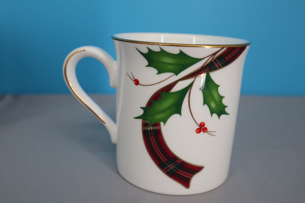 Brooks Brothers Lenox Holiday Holly Fine Bone China Mugs Set of 4 NIB
